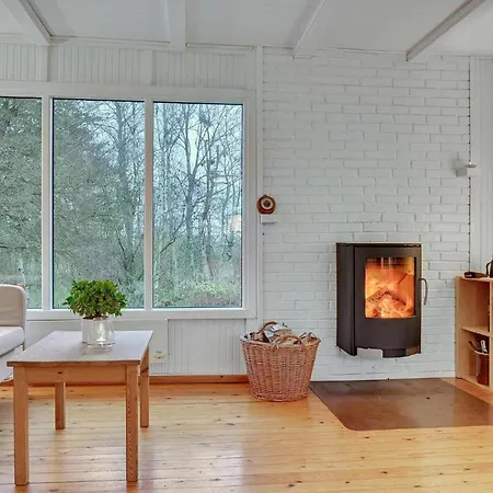 Nice In With 2 Bedrooms Holiday home Martofte
